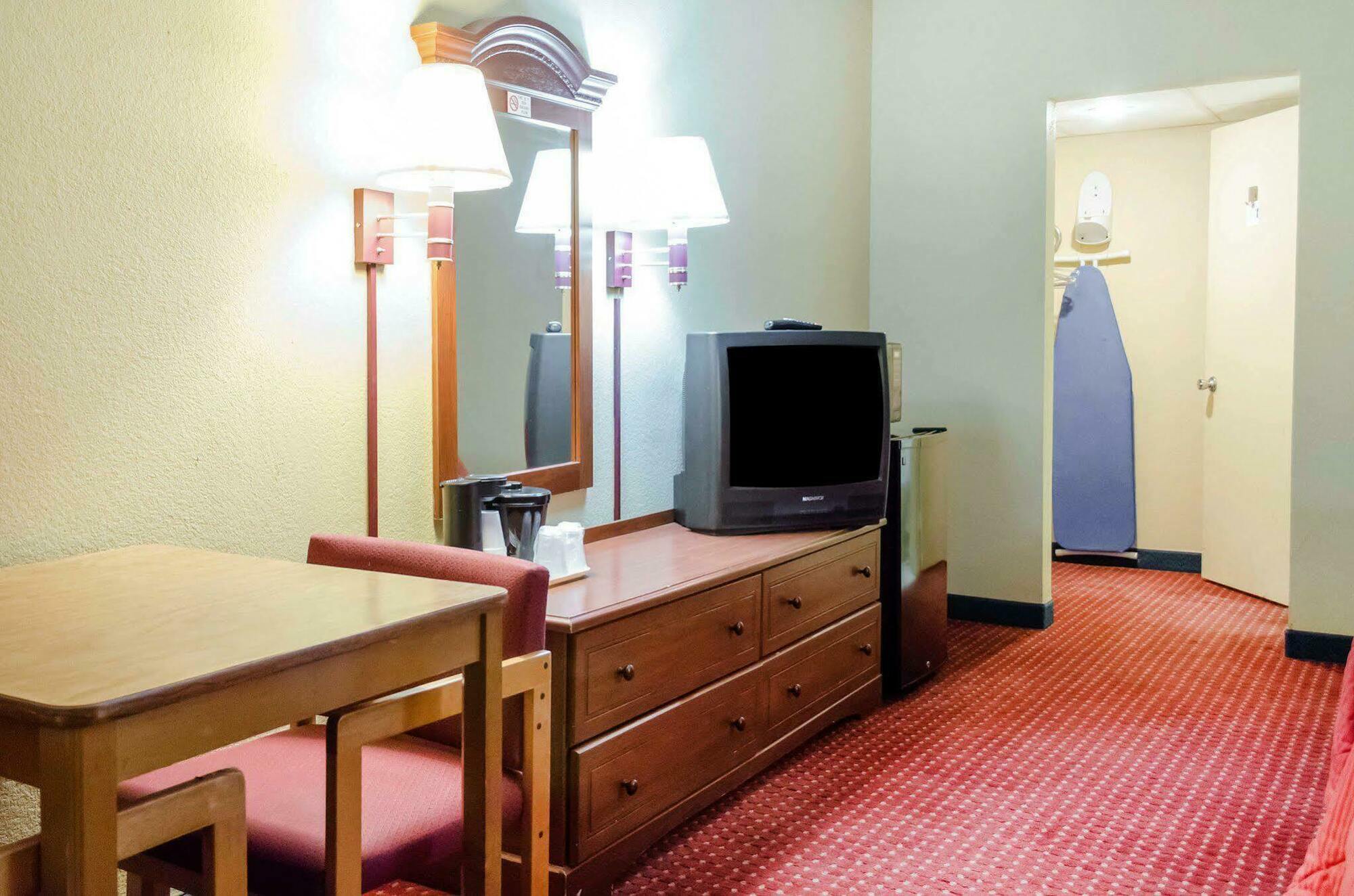 Rodeway Inn Harrisburg Dış mekan fotoğraf